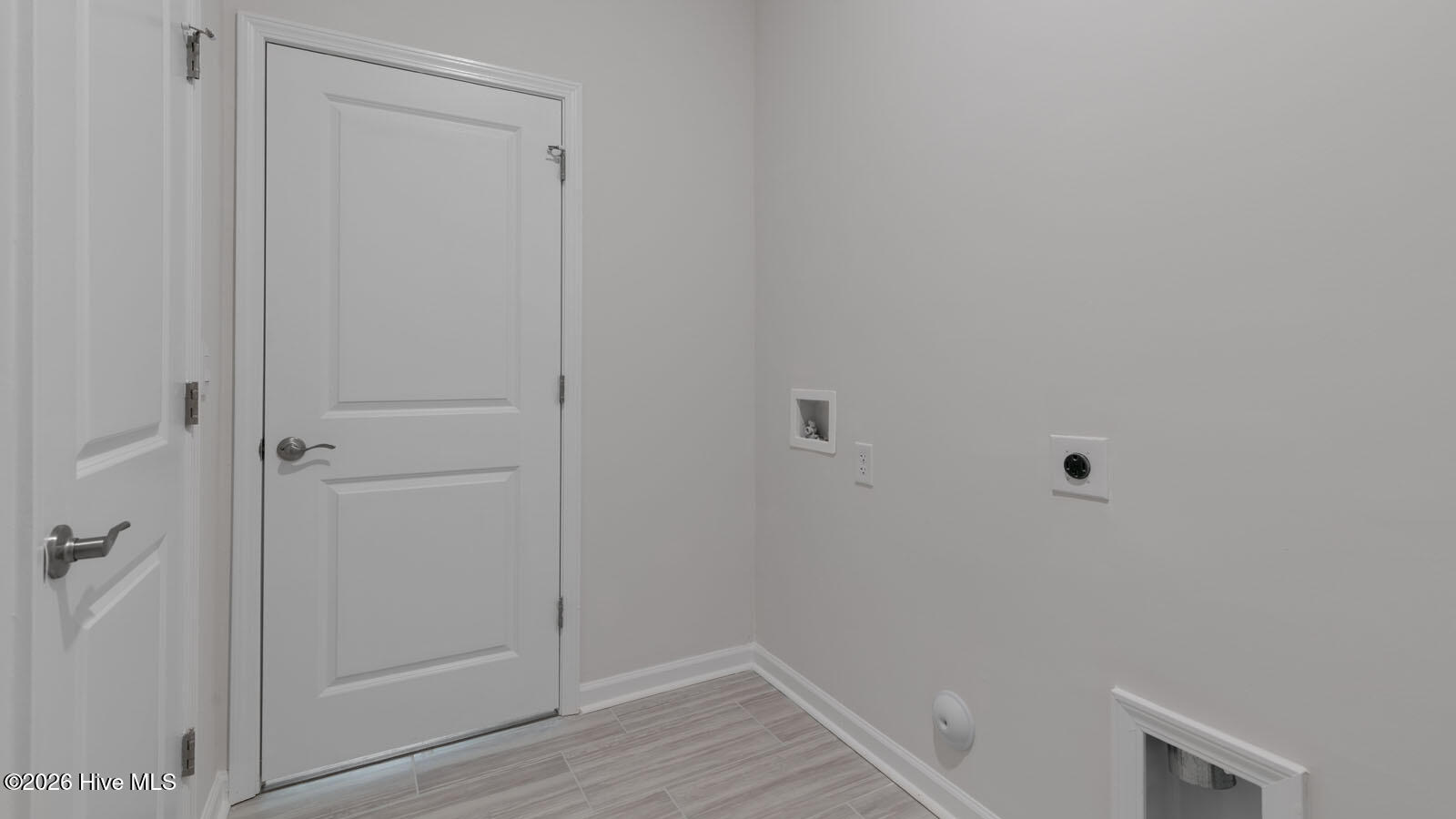 812 Fernwind Circle Aberdeen, NC 28315 - Photo 24 of 29 Laundry Room