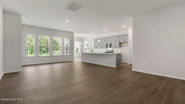 $377,520 | 812 Fernwind Circle, Aberdeen, NC 28315