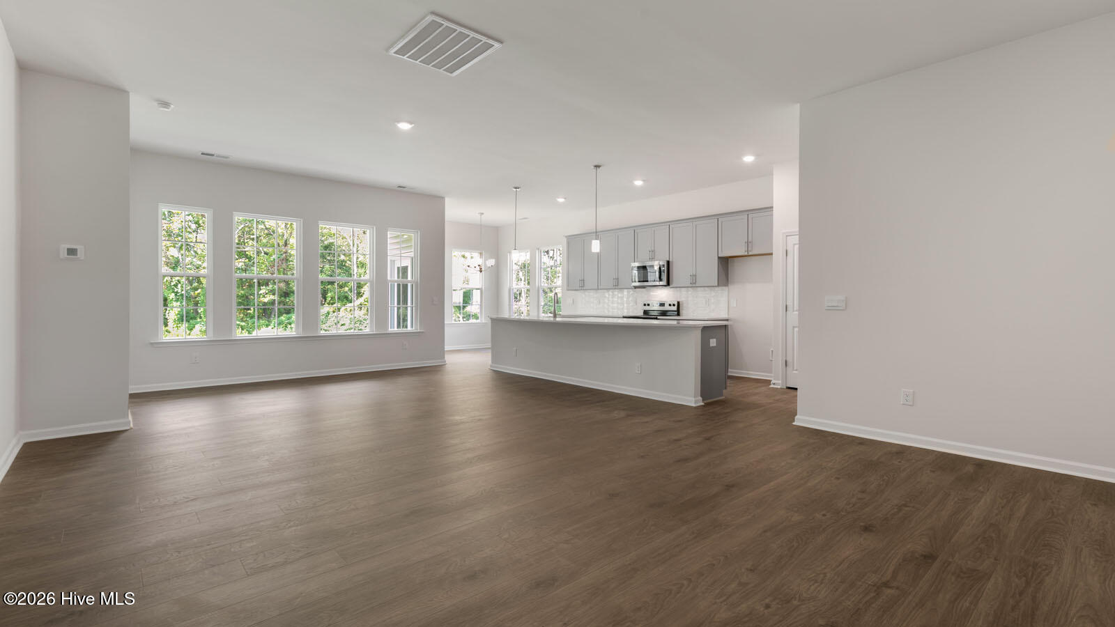 812 Fernwind Circle Aberdeen, NC 28315 - Photo 6 of 40 Family Room