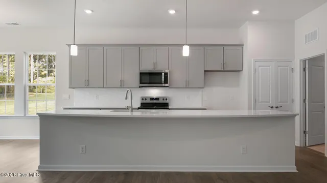 $377,520 | 812 Fernwind Circle, Aberdeen, NC 28315