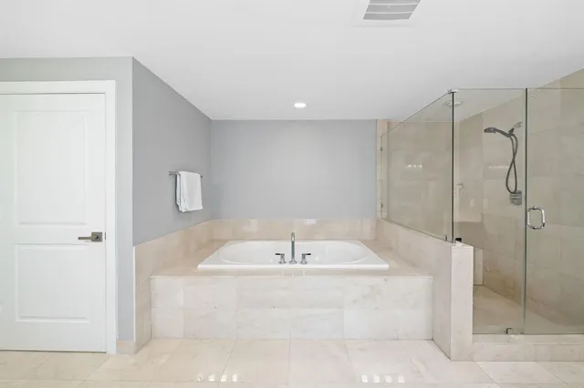 $2,100,000 | 400 Hendricks Isle, Unit 3A, Fort Lauderdale, FL 33301