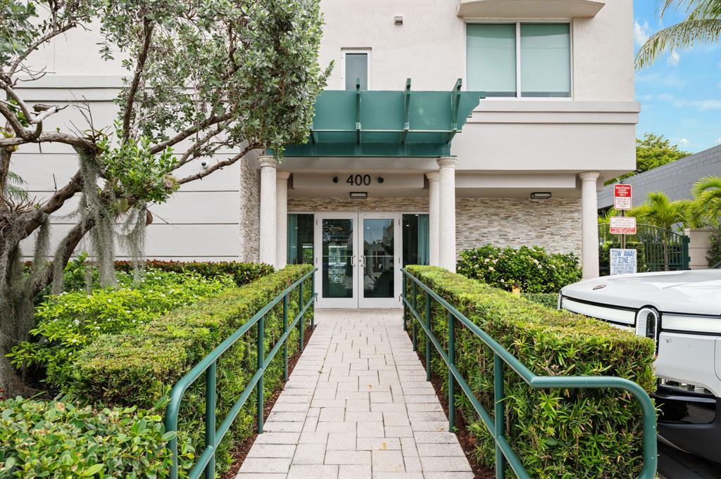 400 Hendricks Isle, Unit 3A Fort Lauderdale, FL 33301 - Photo 5 of 37 a front view of house with yard and green space