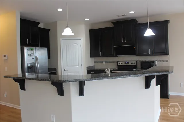 $2,400 | 216 Lake Pointe Drive, Savannah, GA 31407