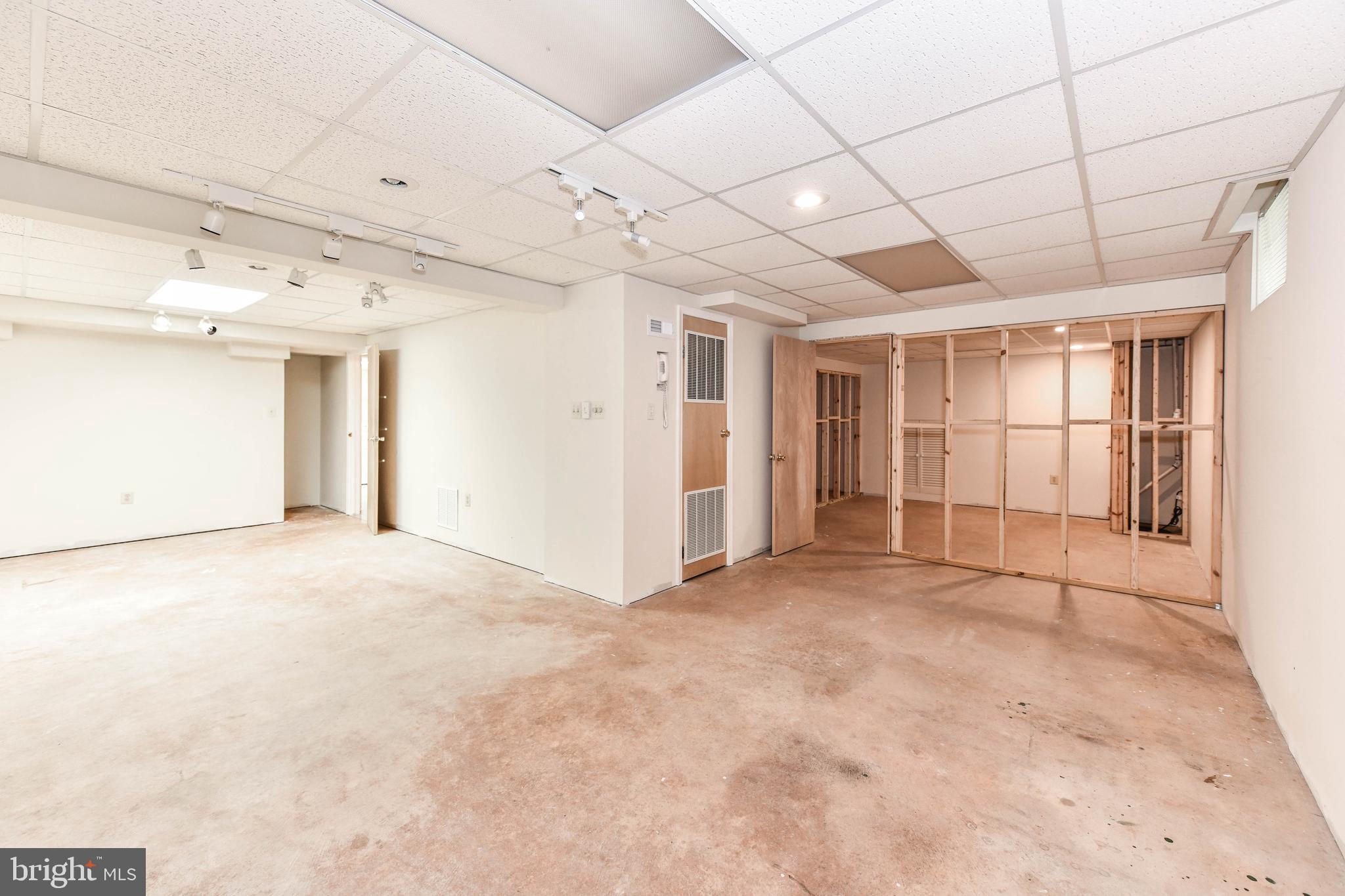 218 Environs Road Sterling, VA 20165 - Photo 35 of 44 Tons of space!