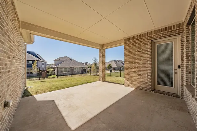 a view of a house with backyard and porch