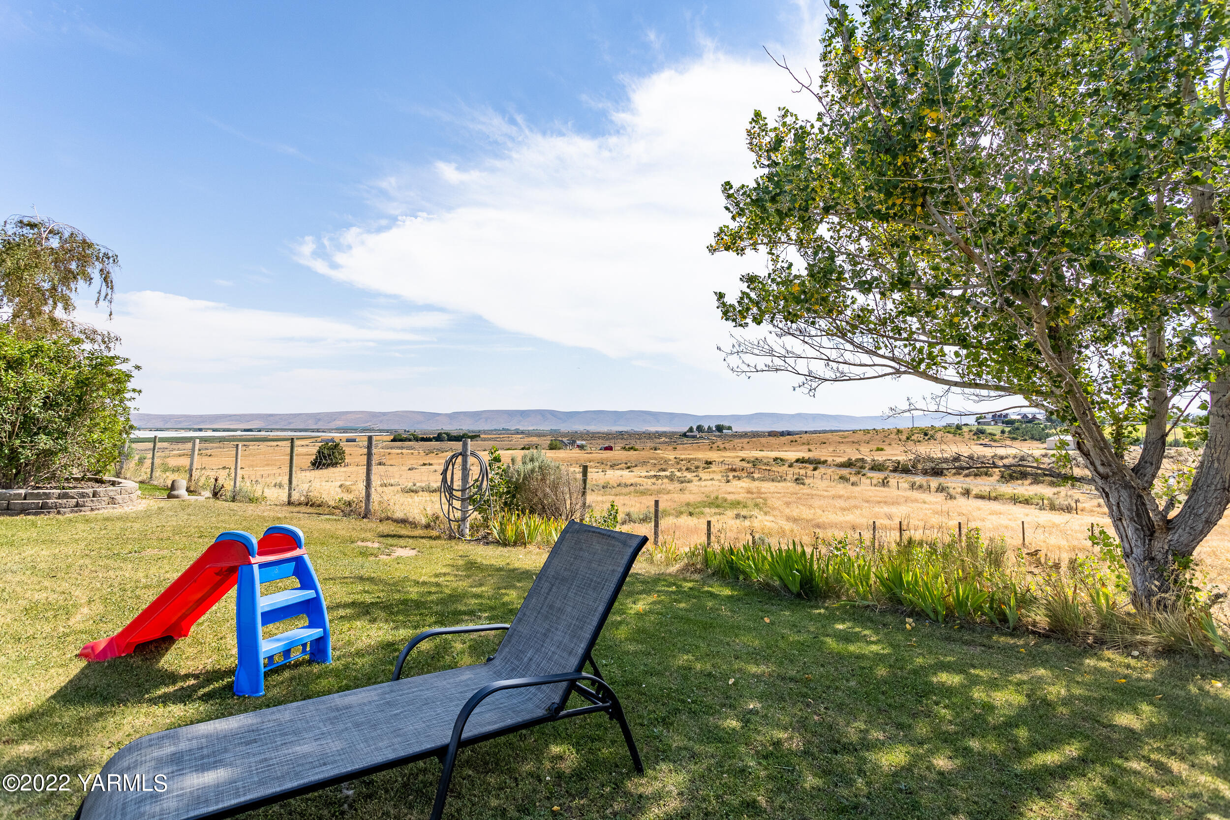 341 Winchester Road Yakima, WA 98908 - Photo 11 of 38 a view of swimming pool from a lounge chairs