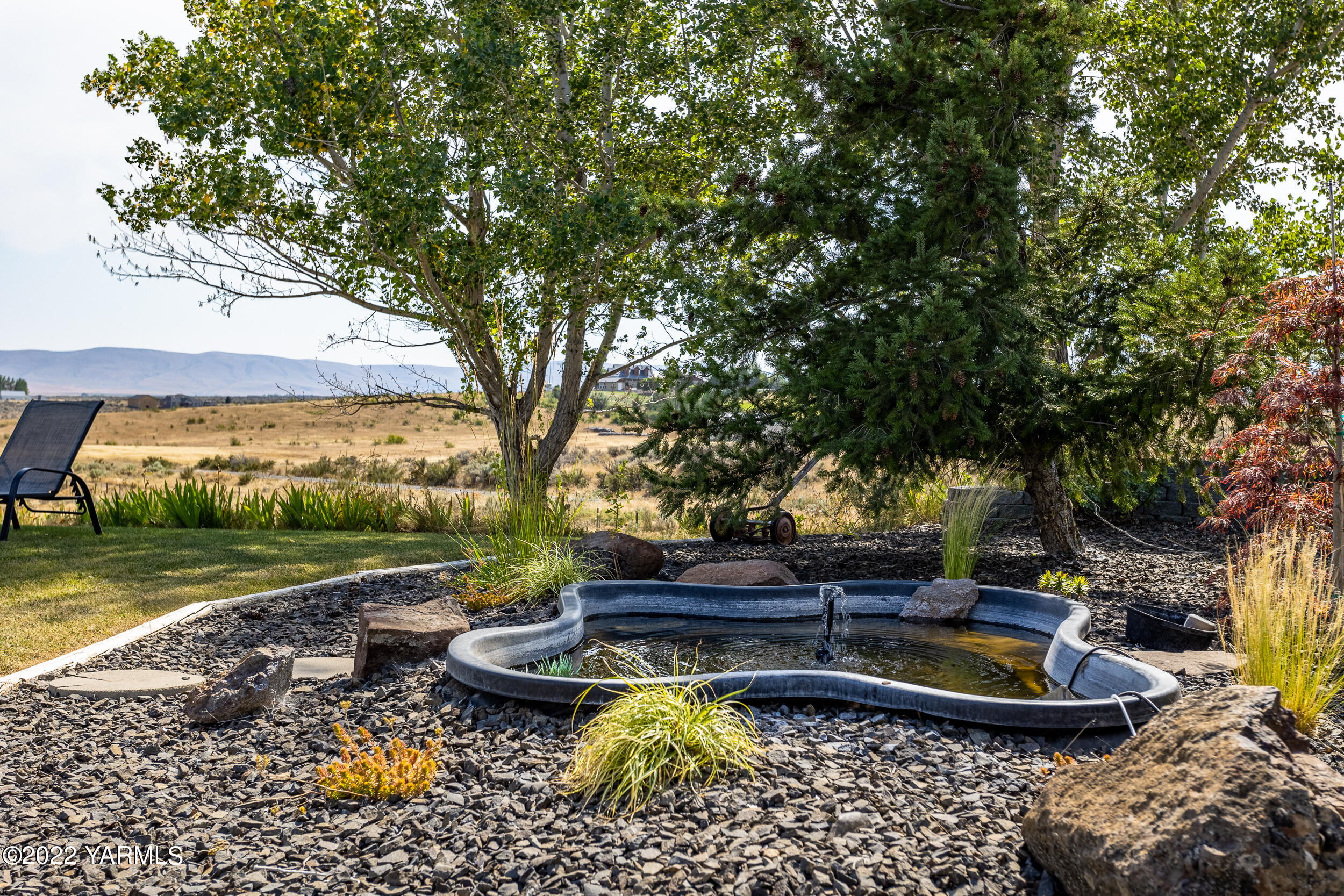 341 Winchester Road Yakima, WA 98908 - Photo 12 of 38 a view of a backyard with plants and a patio