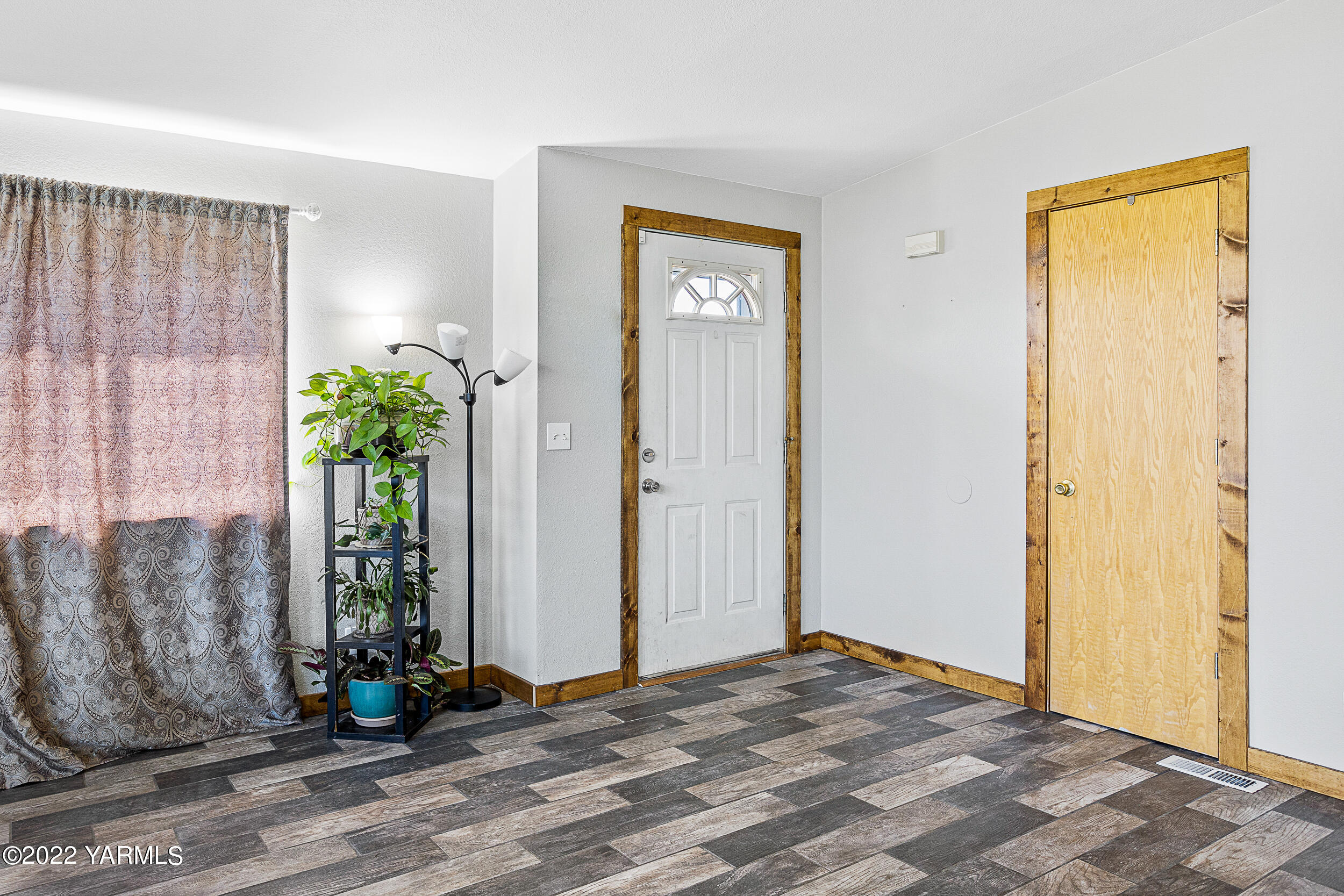 341 Winchester Road Yakima, WA 98908 - Photo 15 of 38 an empty room with potted plants and wooden floor