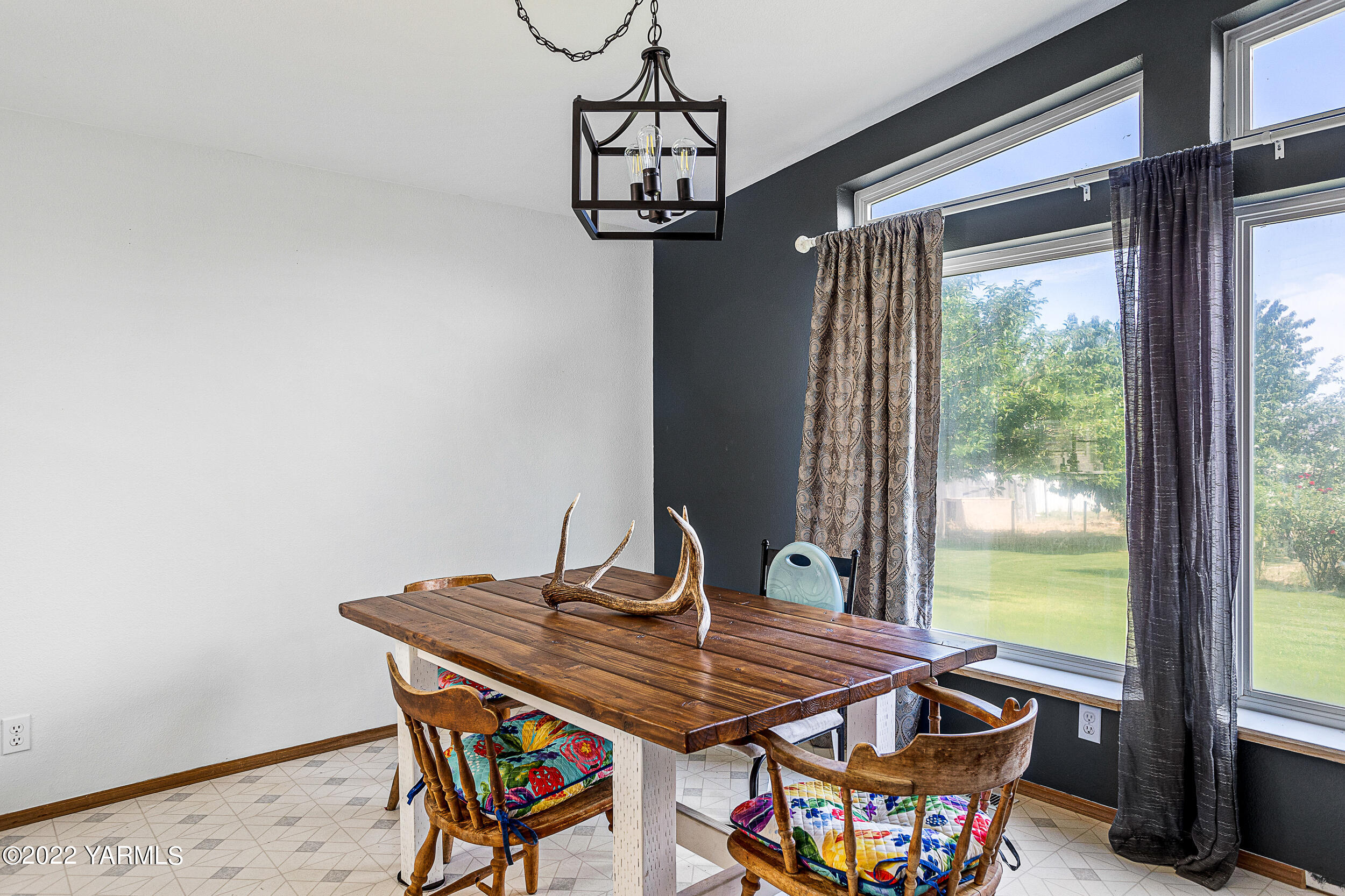 341 Winchester Road Yakima, WA 98908 - Photo 18 of 38 a view of a dining room with furniture window and outside view