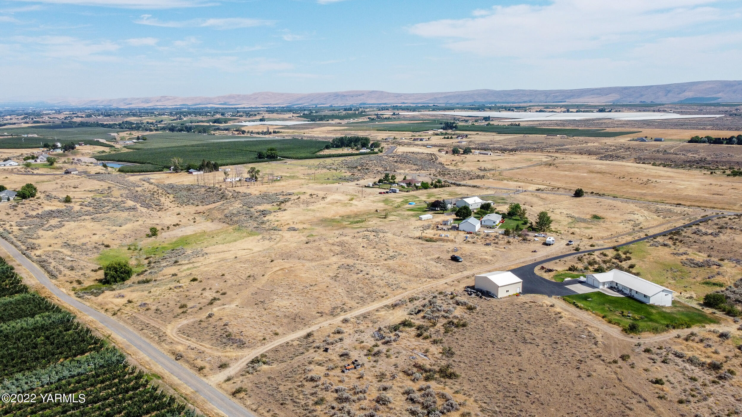 341 Winchester Road Yakima, WA 98908 - Photo 2 of 38 a view of lake view and mountain view