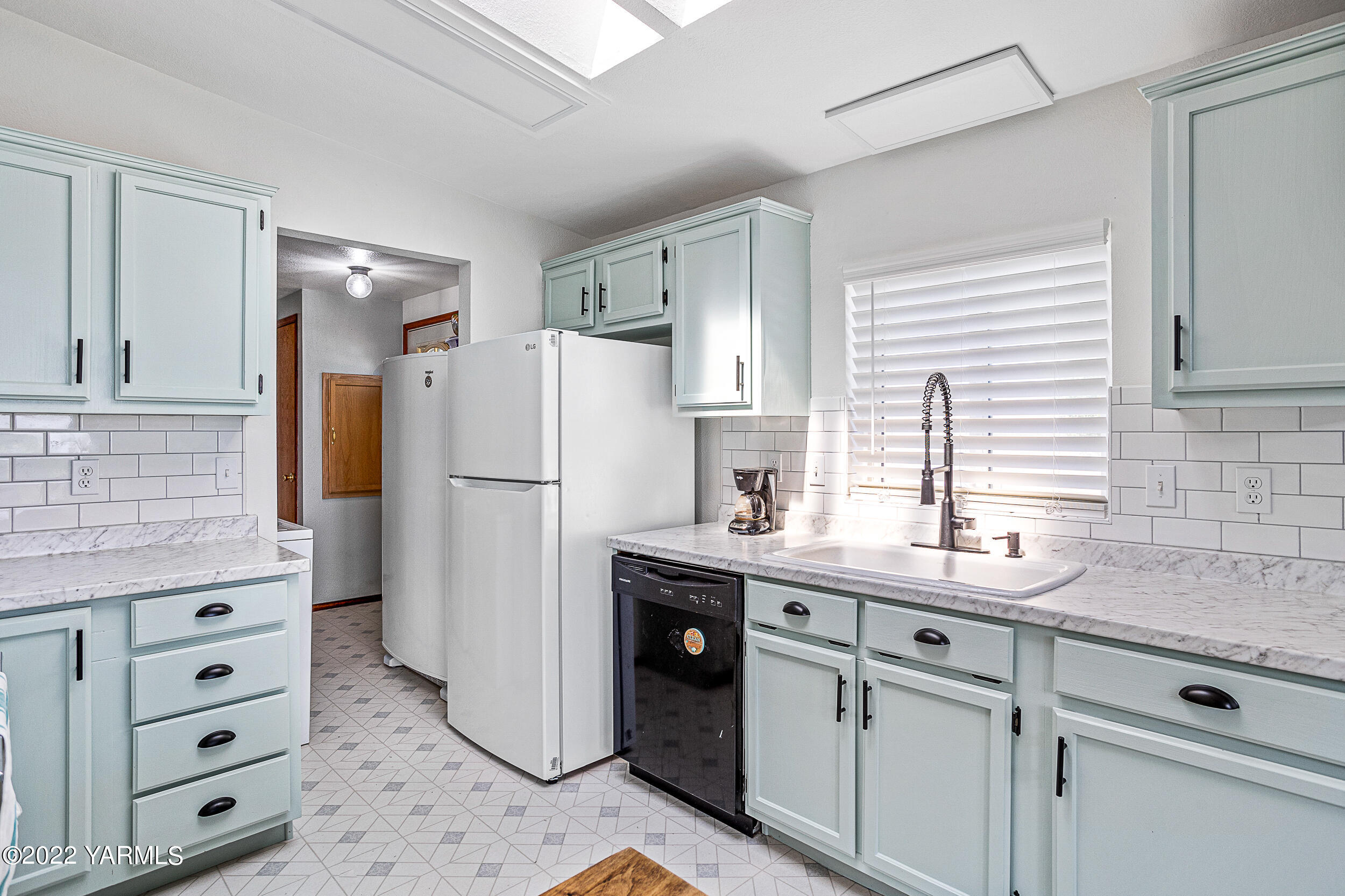 341 Winchester Road Yakima, WA 98908 - Photo 22 of 38 a kitchen with a refrigerator and cabinets