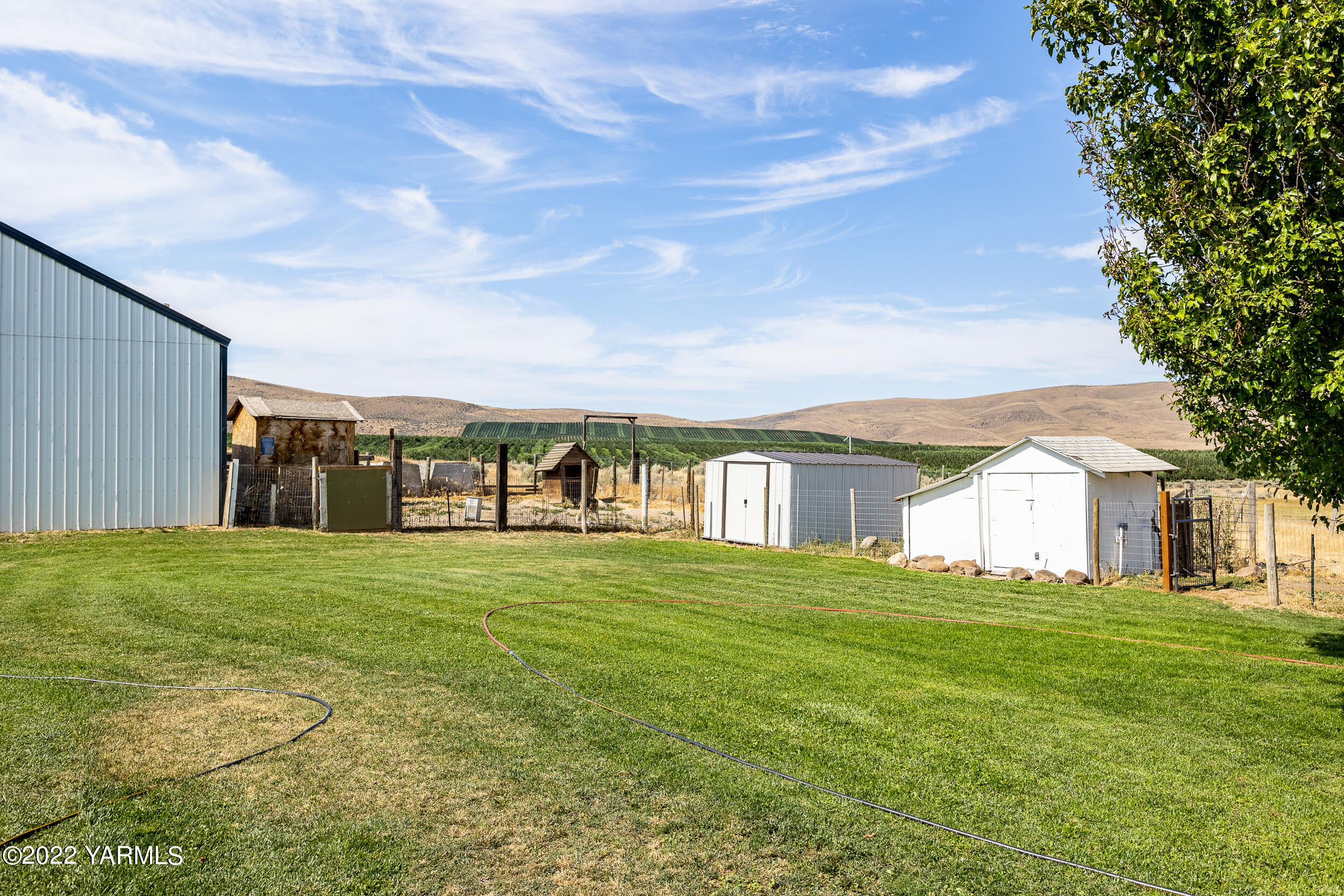 341 Winchester Road Yakima, WA 98908 - Photo 34 of 38 a house view with garden space