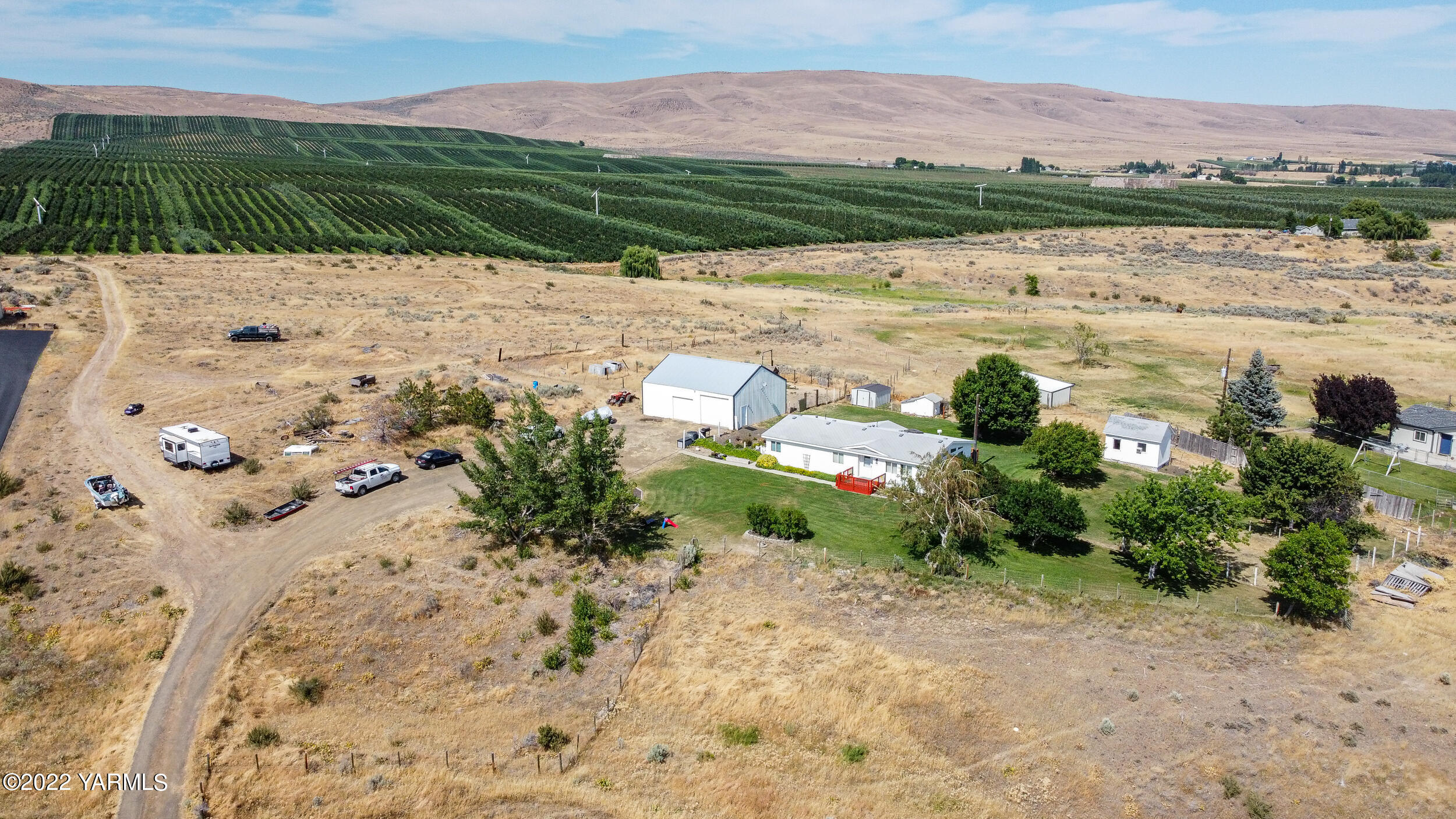 341 Winchester Road Yakima, WA 98908 - Photo 4 of 38 a view of lake with mountain