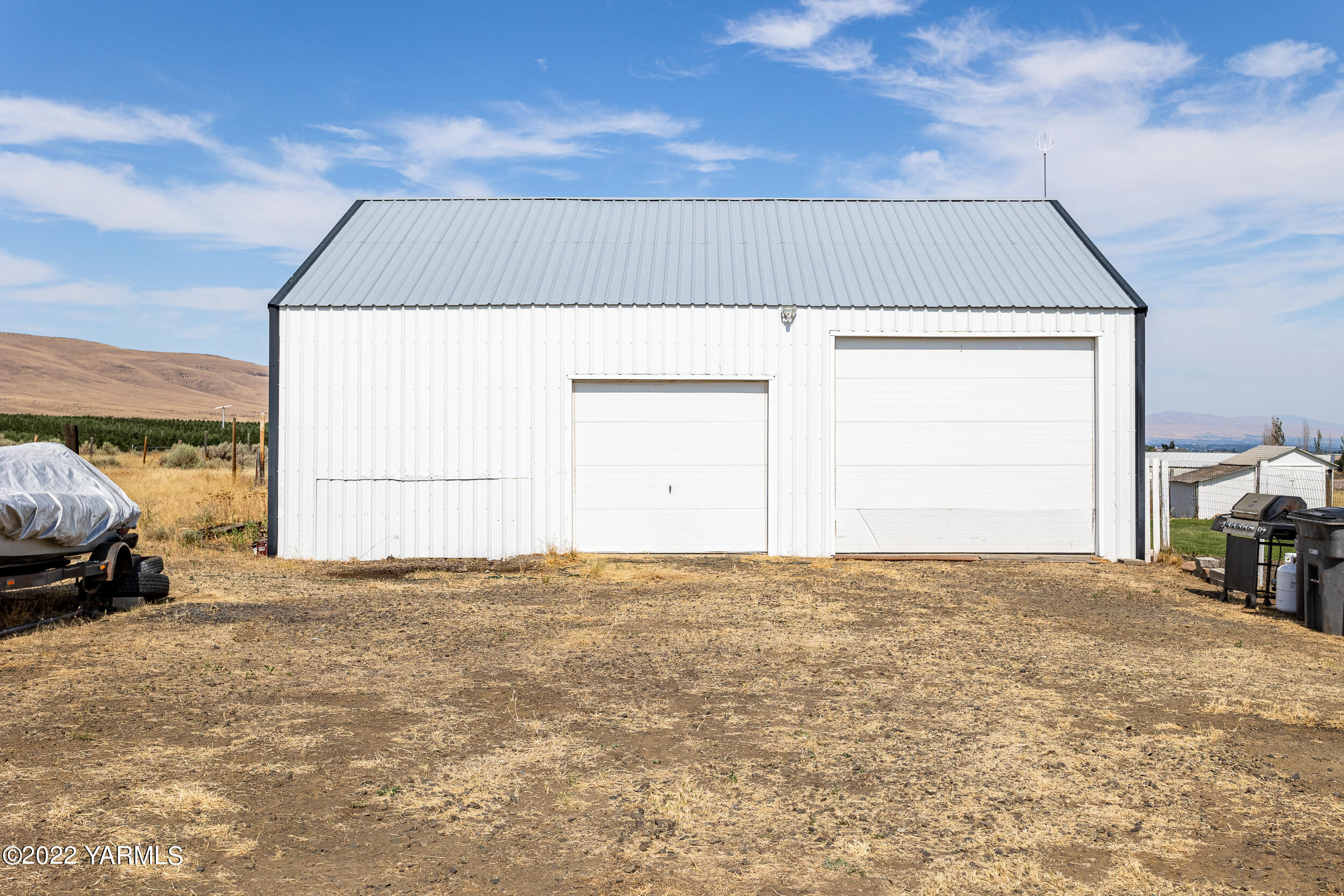 341 Winchester Road Yakima, WA 98908 - Photo 6 of 38 a view of a backyard