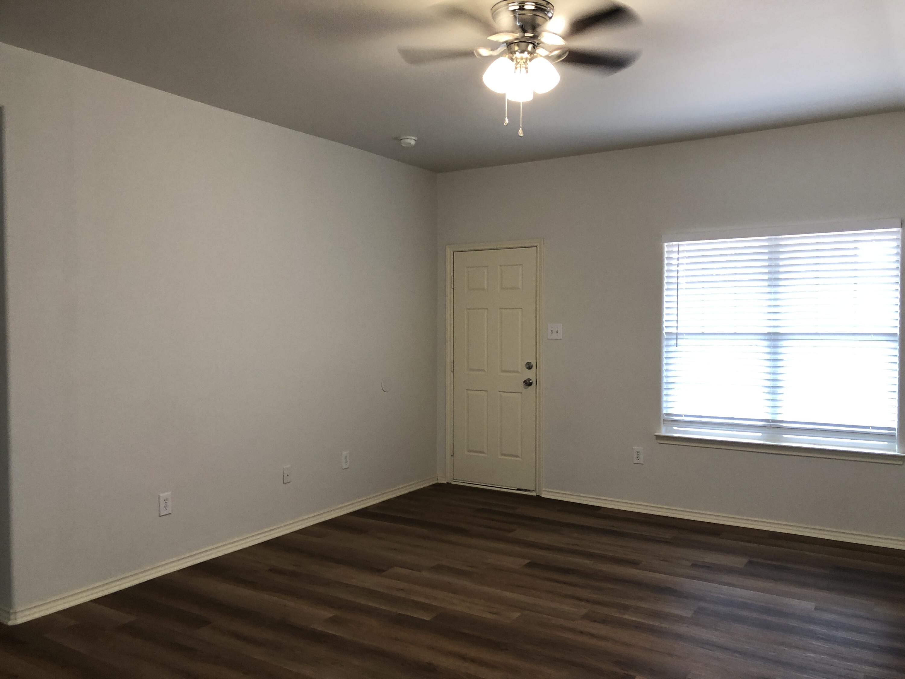 6705 84th Street Lubbock, TX 79424 - Photo 7 of 22 IMG_9477