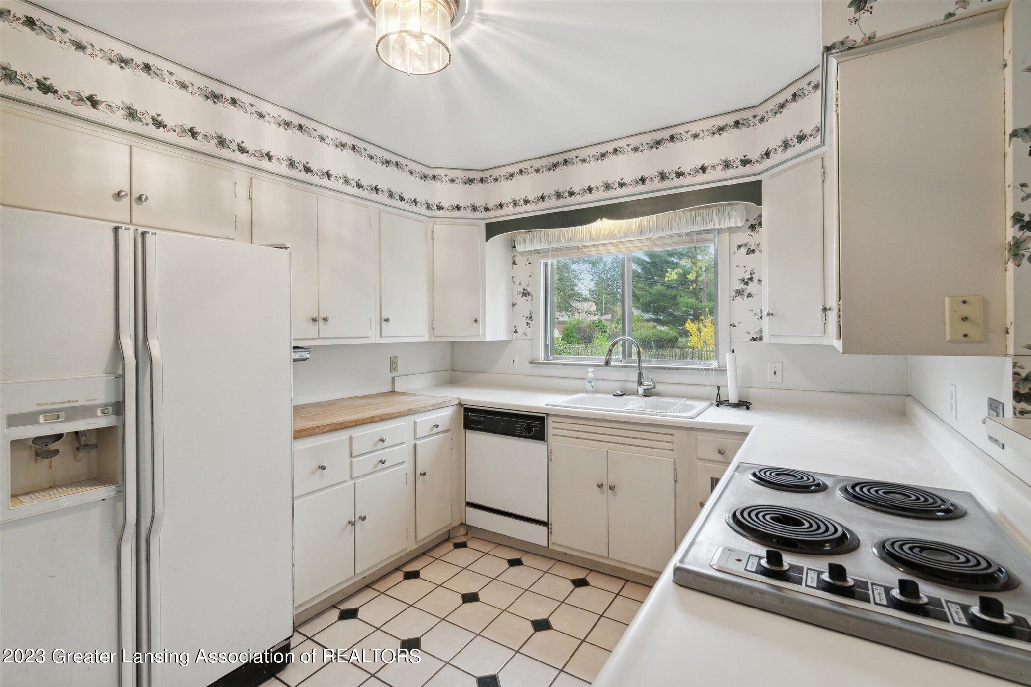 1710 Nottingham Road Lansing, MI 48911 - Photo 15 of 50 18-1710-Nottingham-Rd-Lansing-MI-48911-W