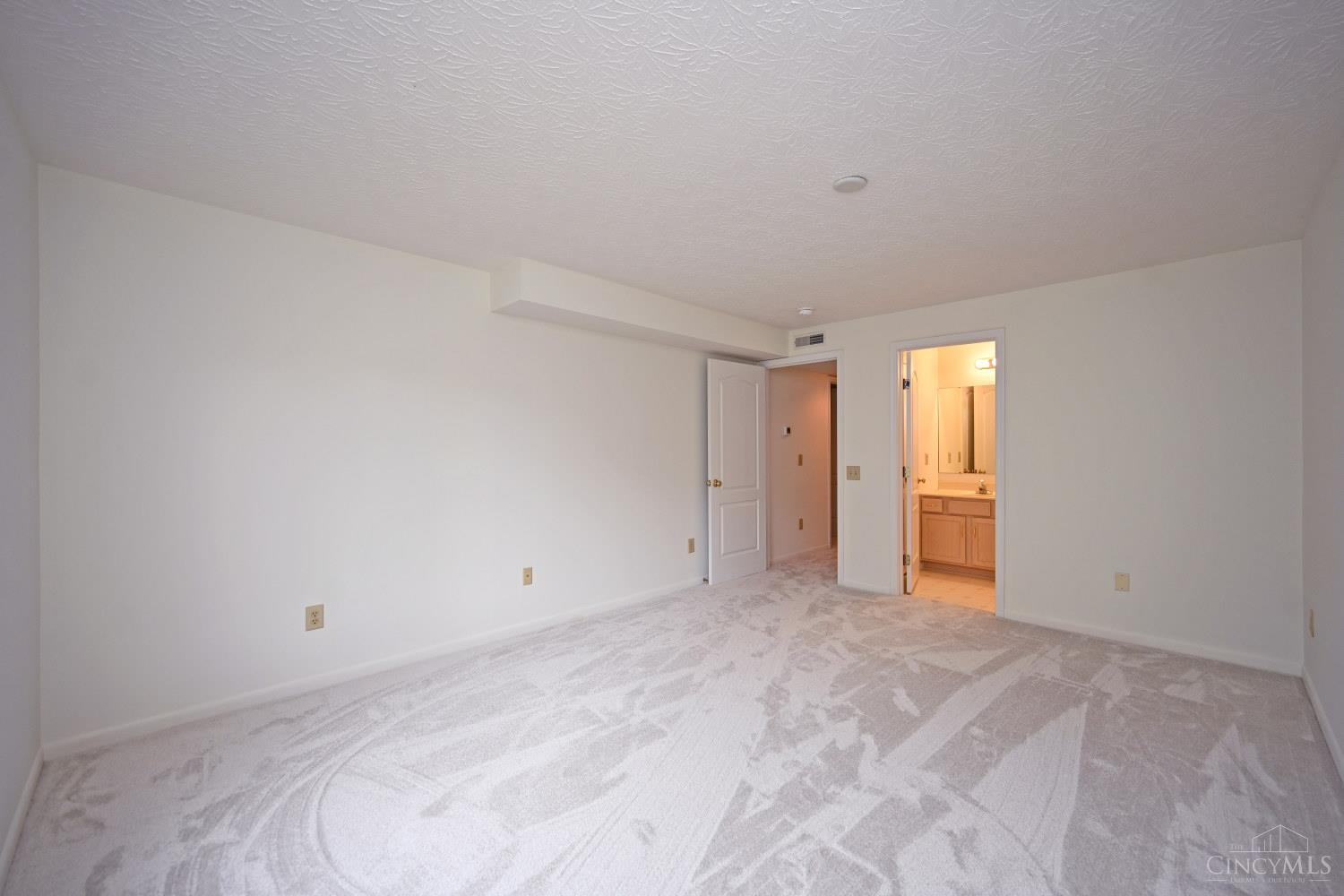 7905 Ramble View, Unit 301 Cincinnati, OH 45231 - Photo 31 of 44