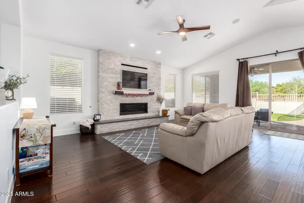 $3,200 | 6531 West Tether Trail, Phoenix, AZ 85083