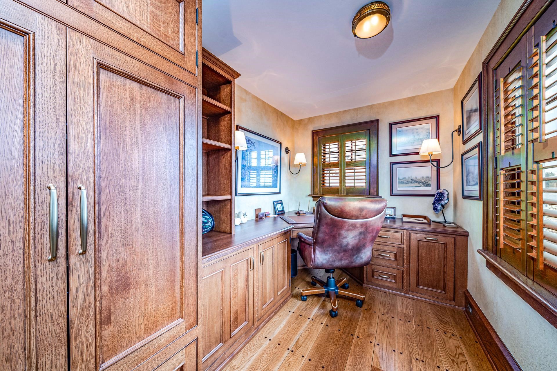 612 South Bayview Strathmere, NJ 08248 - Photo 18 of 38 a view of a livingroom with lounge chair and a window