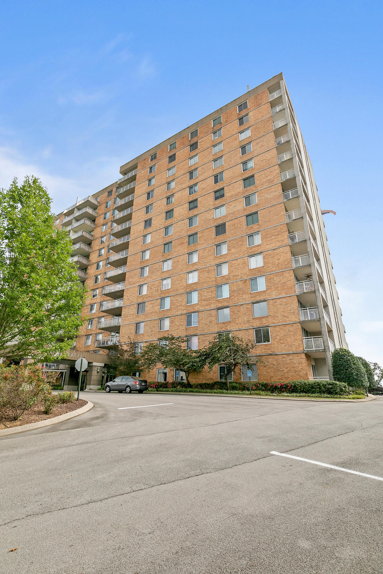 1131 Stringers Ridge Road, Unit 3G Chattanooga, TN 37405 - Photo 2 of 32 3G-24