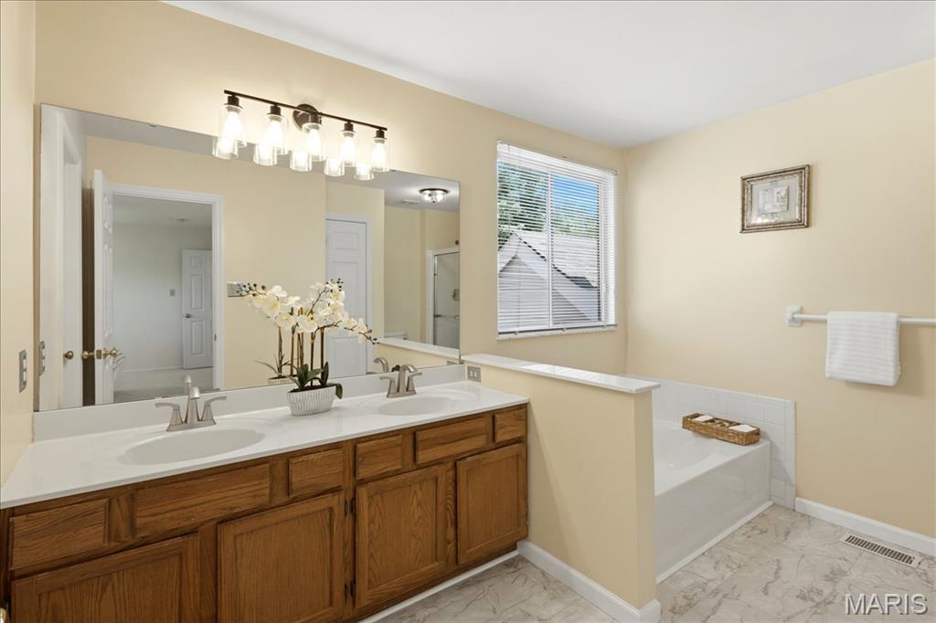 176 Brighthurst Drive Chesterfield, MO 63005 - Photo 19 of 46