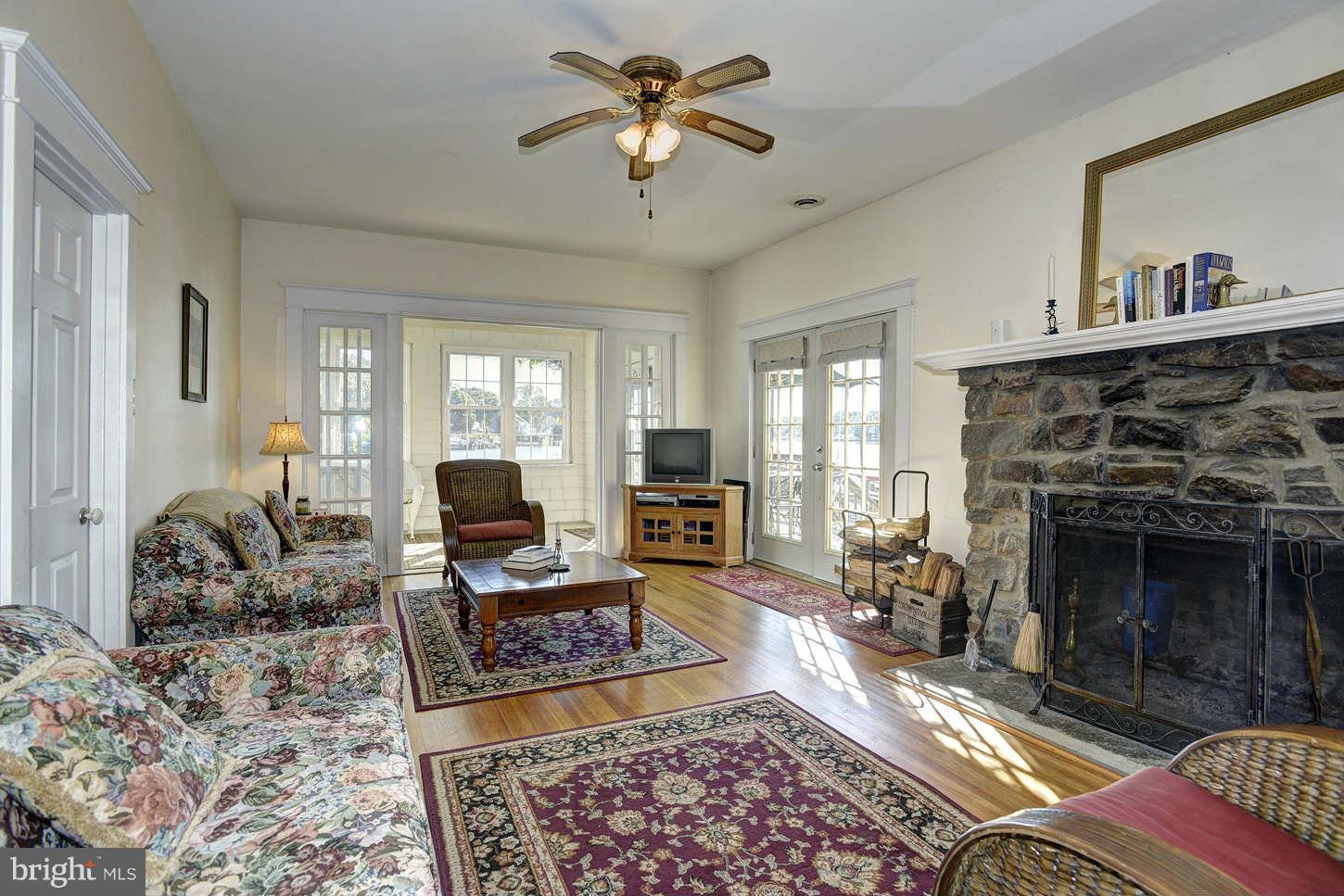 192 Inverness Road Severna Park, MD 21146 - Photo 6 of 15 Cottage Living Room