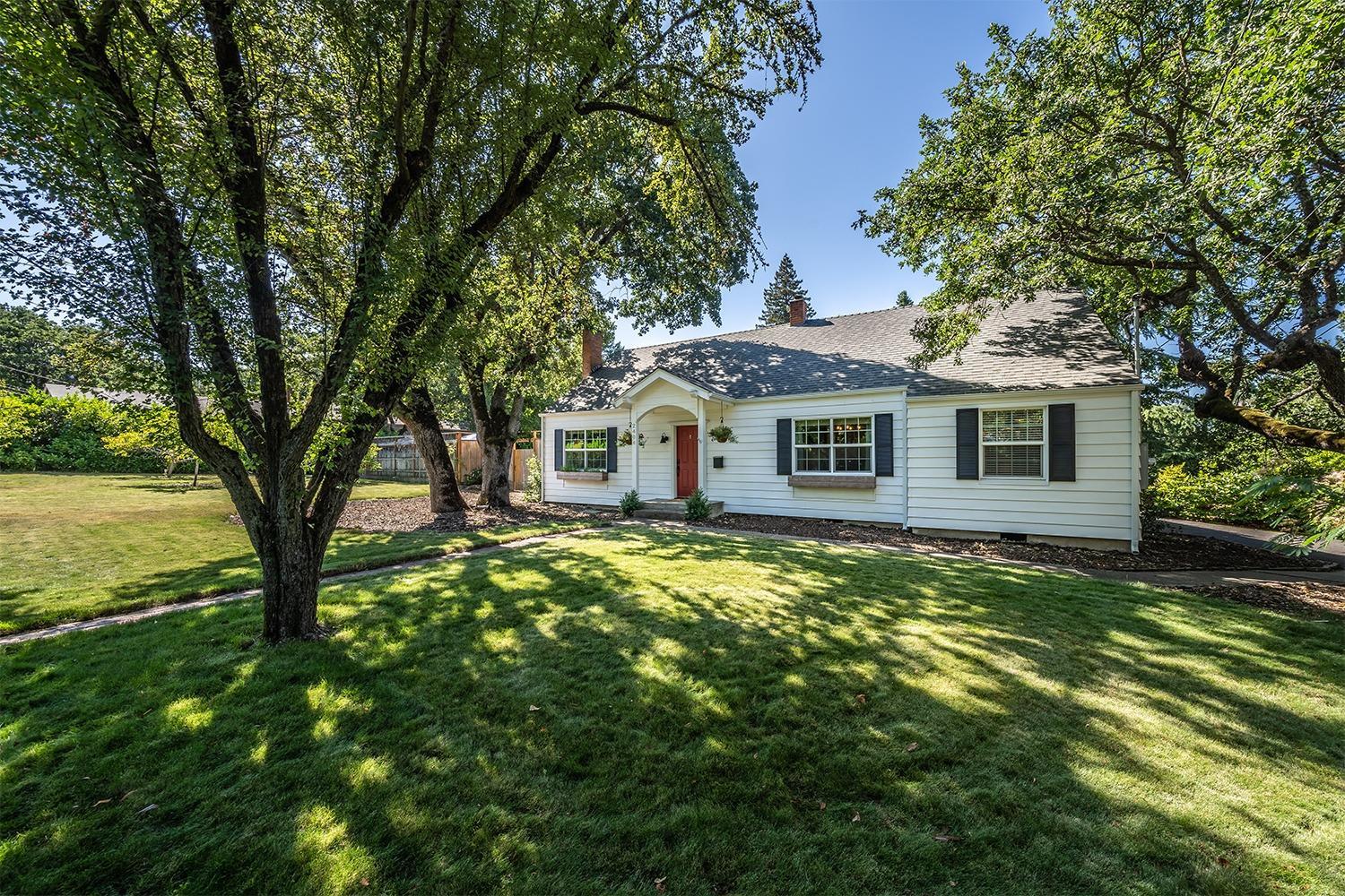 2404 Hillcrest Road Medford, OR 97504 - Photo 31 of 33 Additional Photo