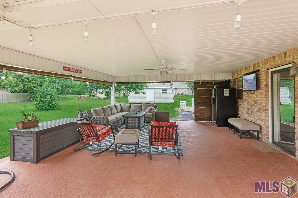 38341 Charleston Road Prairieville, LA 70769 - Photo 3 of 24 500 sf Covered Back Patio