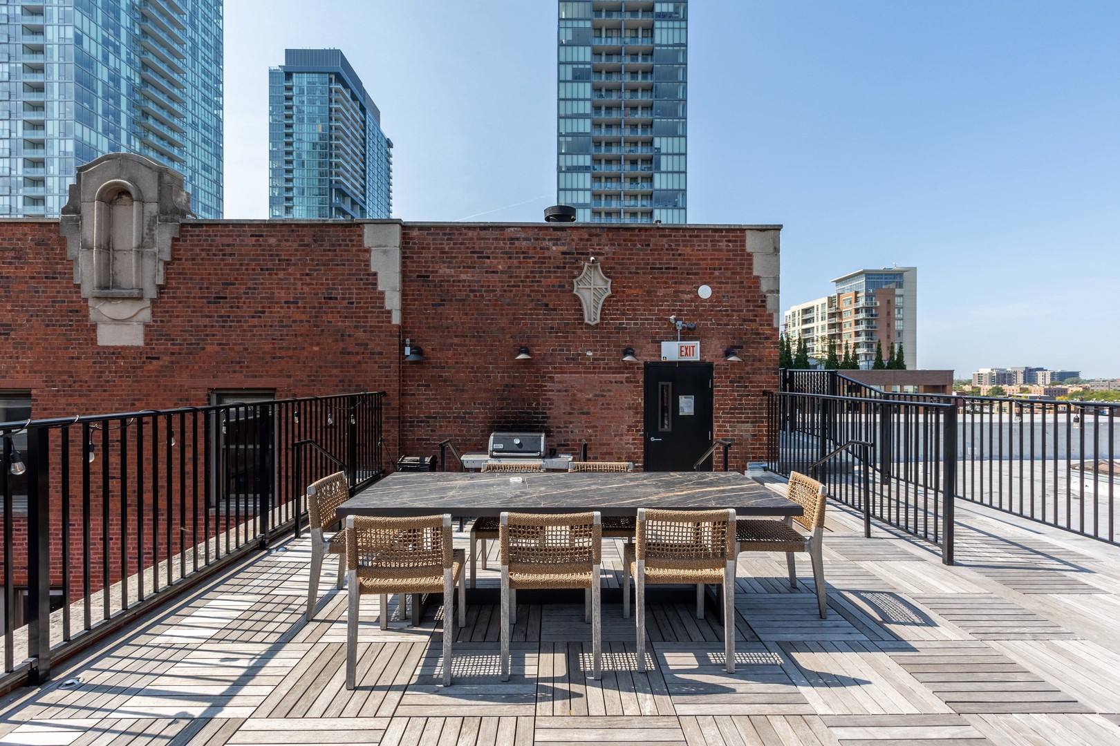 1140 North LaSalle Drive, Unit 203 Chicago, IL 60610 - Photo 14 of 25 a view of a dinning tables and chairs in the roof deck