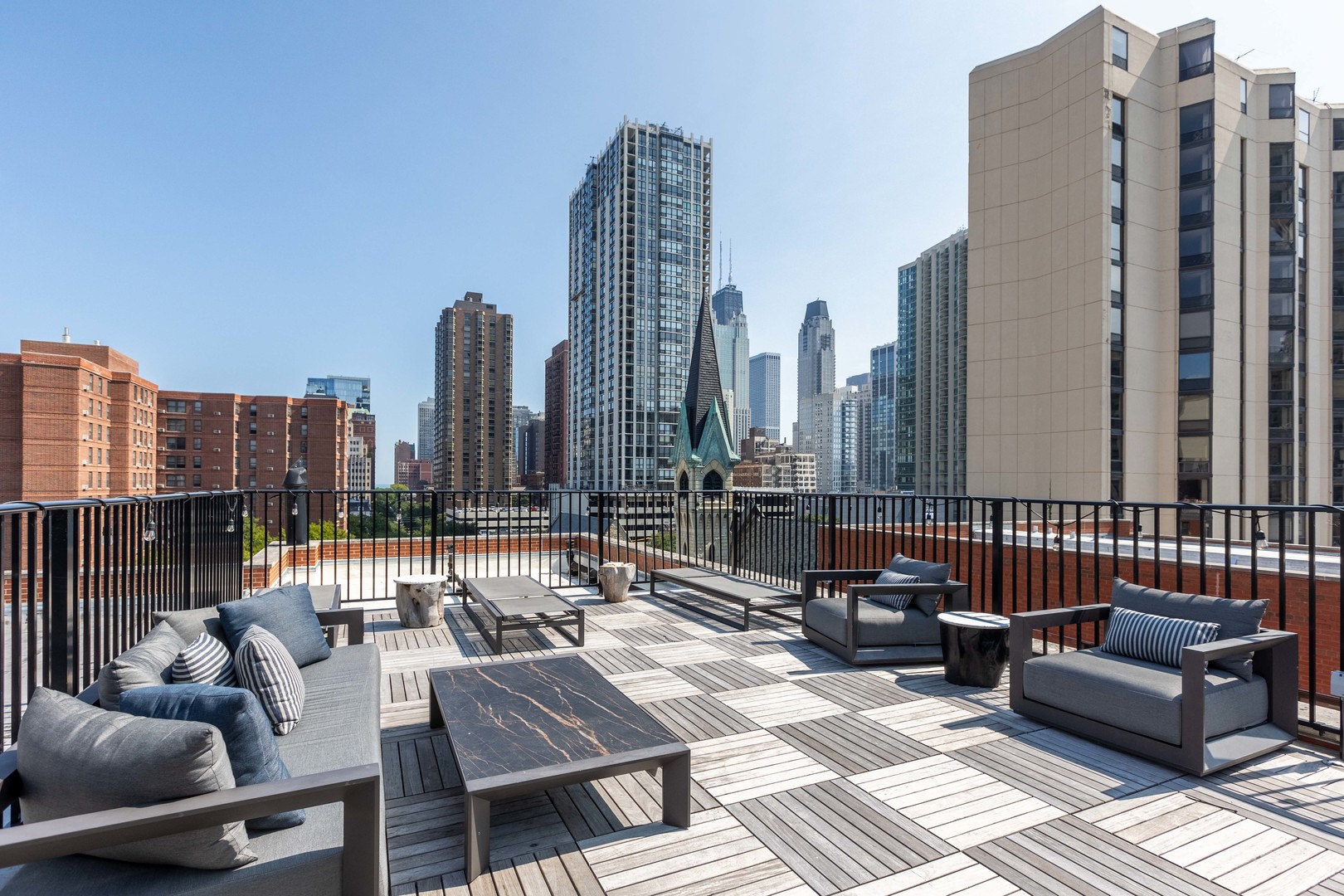 1140 North LaSalle Drive, Unit 203 Chicago, IL 60610 - Photo 16 of 25 a view of roof with sitting area