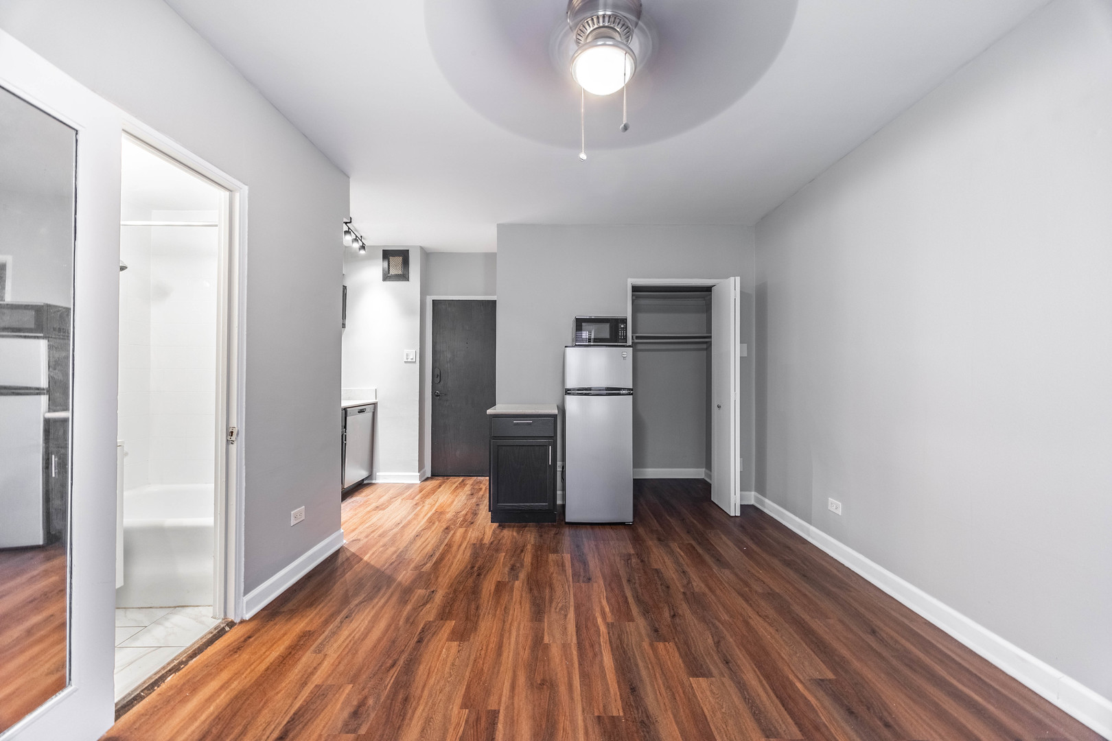 1140 North LaSalle Drive, Unit 203 Chicago, IL 60610 - Photo 6 of 25 a view of empty room with wooden floor