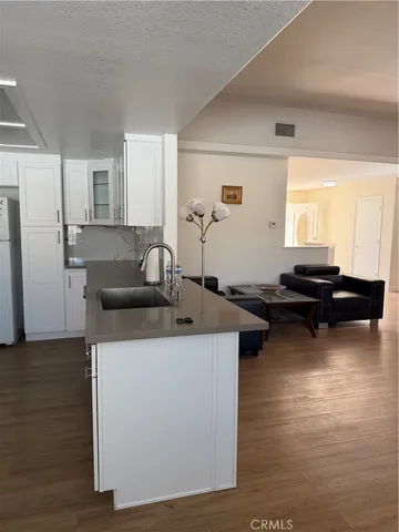 $2,900 | 17712 Siskiyou Road, Apple Valley, CA 92307