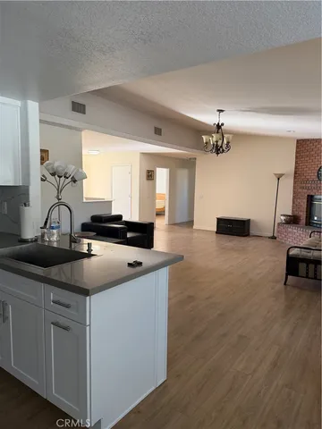 $2,900 | 17712 Siskiyou Road, Apple Valley, CA 92307