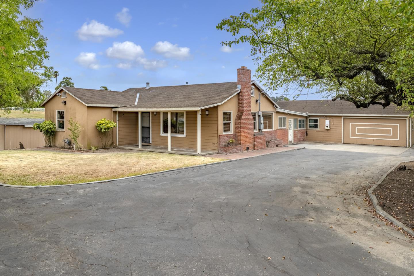 137 Whiting Road Watsonville, CA 95076 - Photo 4 of 52 front view of a house with a yard