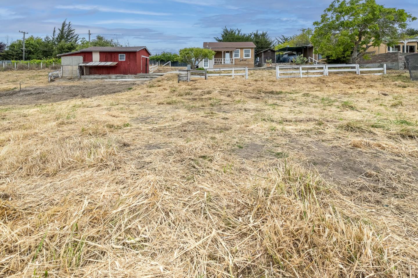 137 Whiting Road Watsonville, CA 95076 - Photo 43 of 52 a swimming pool with buildings in the background