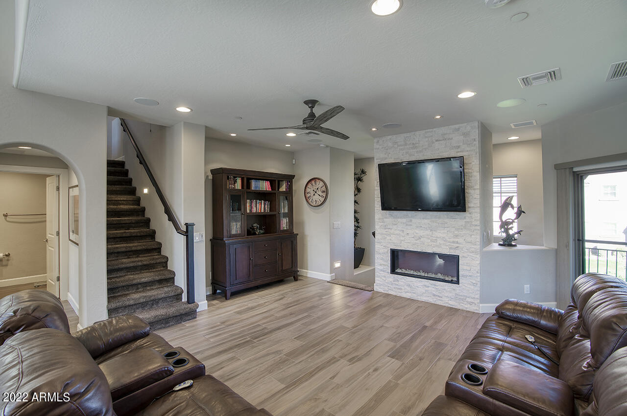 3935 East Rough Rider Road, Unit 1275 Phoenix, AZ 85050 - Photo 7 of 23 roughg_rider_1275_08
