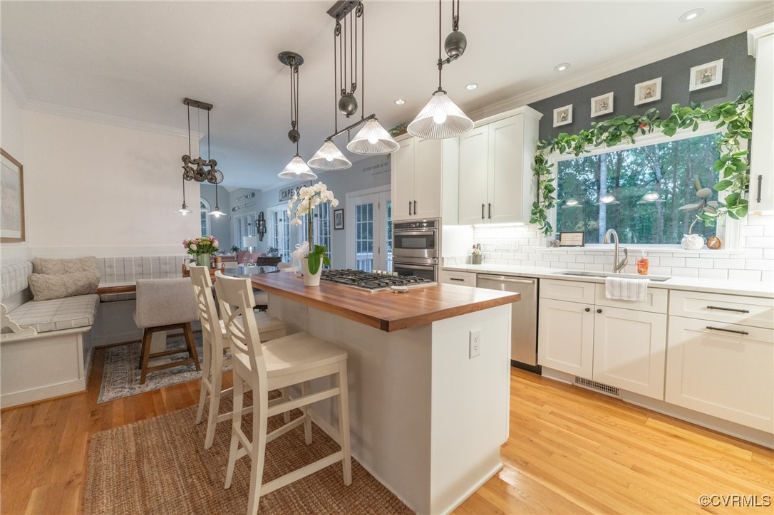 5810 Fox Briar Road Midlothian, VA 23112 - Photo 12 of 50 a large kitchen with kitchen island a large island in it