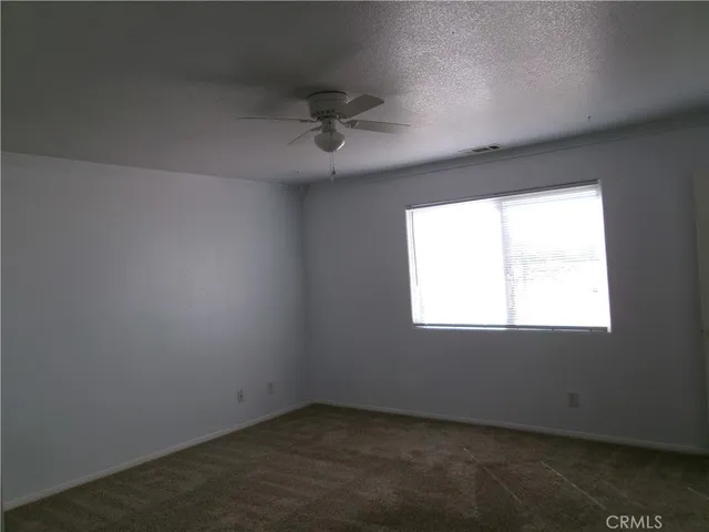 $2,300 | 14936 Central Road, Apple Valley, CA 92307