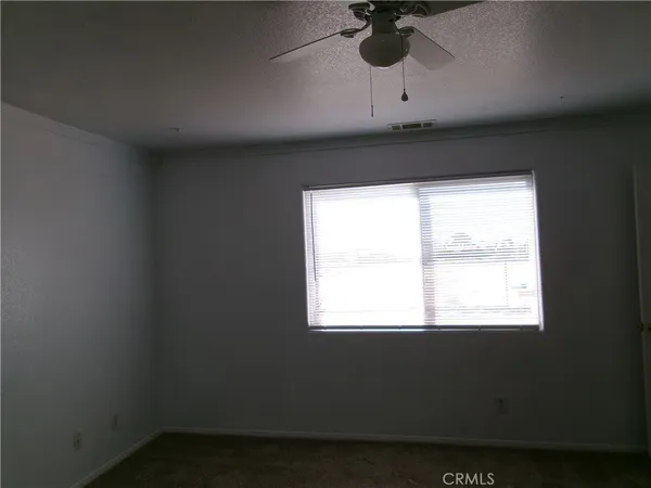 $2,300 | 14936 Central Road, Apple Valley, CA 92307