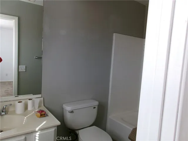 $2,300 | 14936 Central Road, Apple Valley, CA 92307