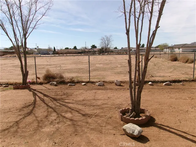 $2,300 | 14936 Central Road, Apple Valley, CA 92307