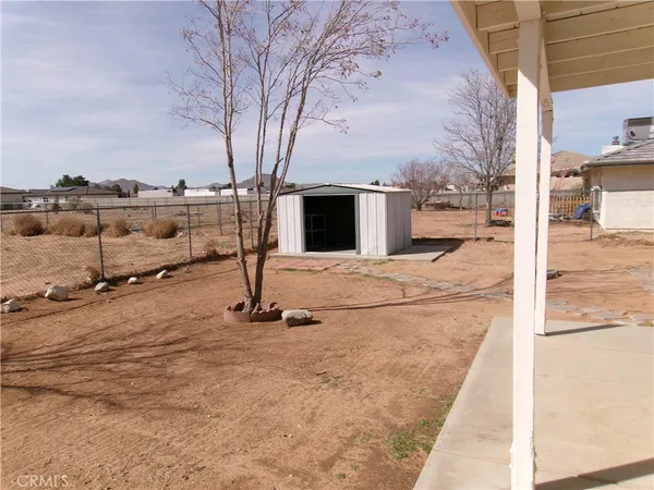 $2,300 | 14936 Central Road, Apple Valley, CA 92307