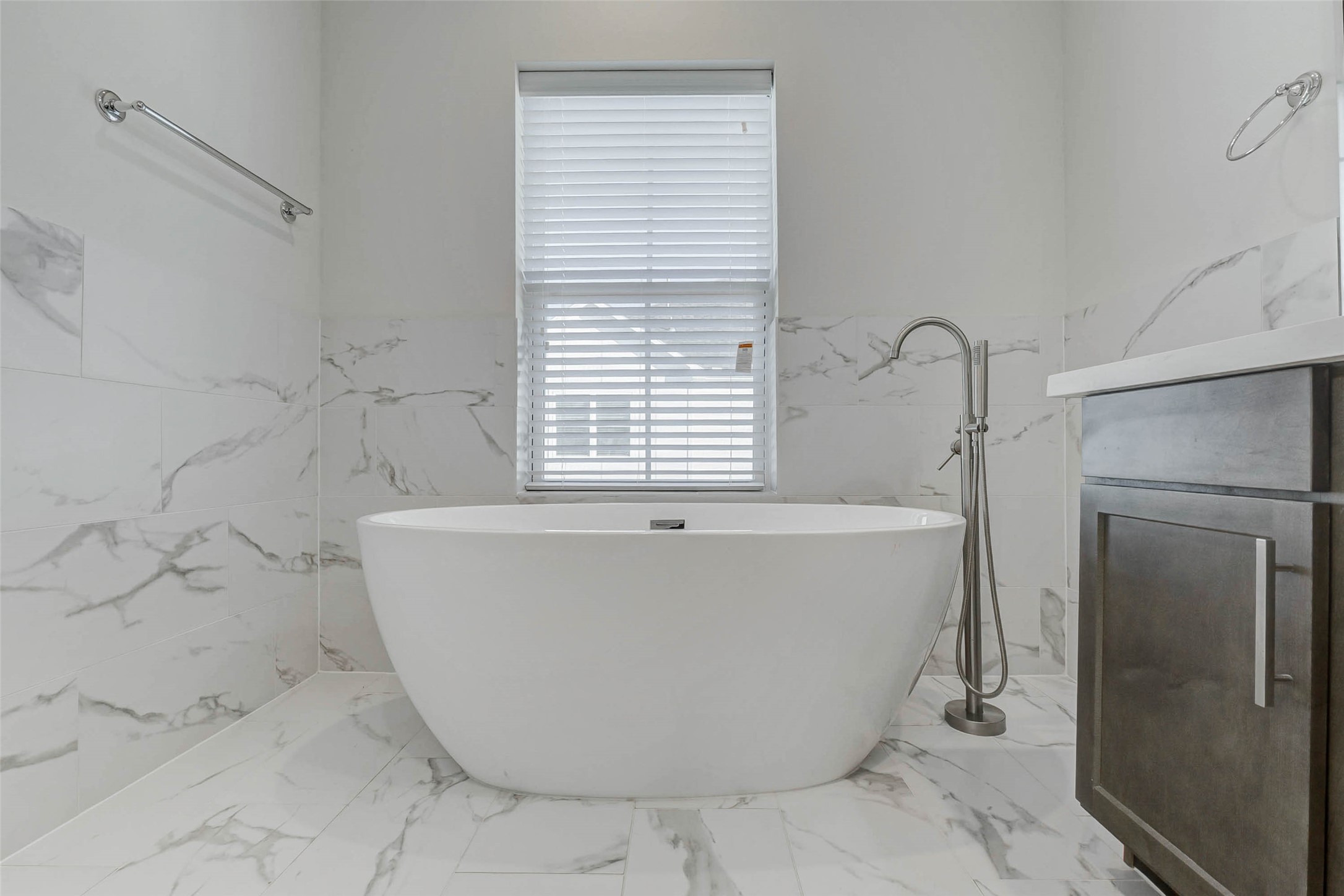 6313 Nelson Falls Lane Houston, TX 77008 - Photo 25 of 34 a white bath tub sitting in a bathroom