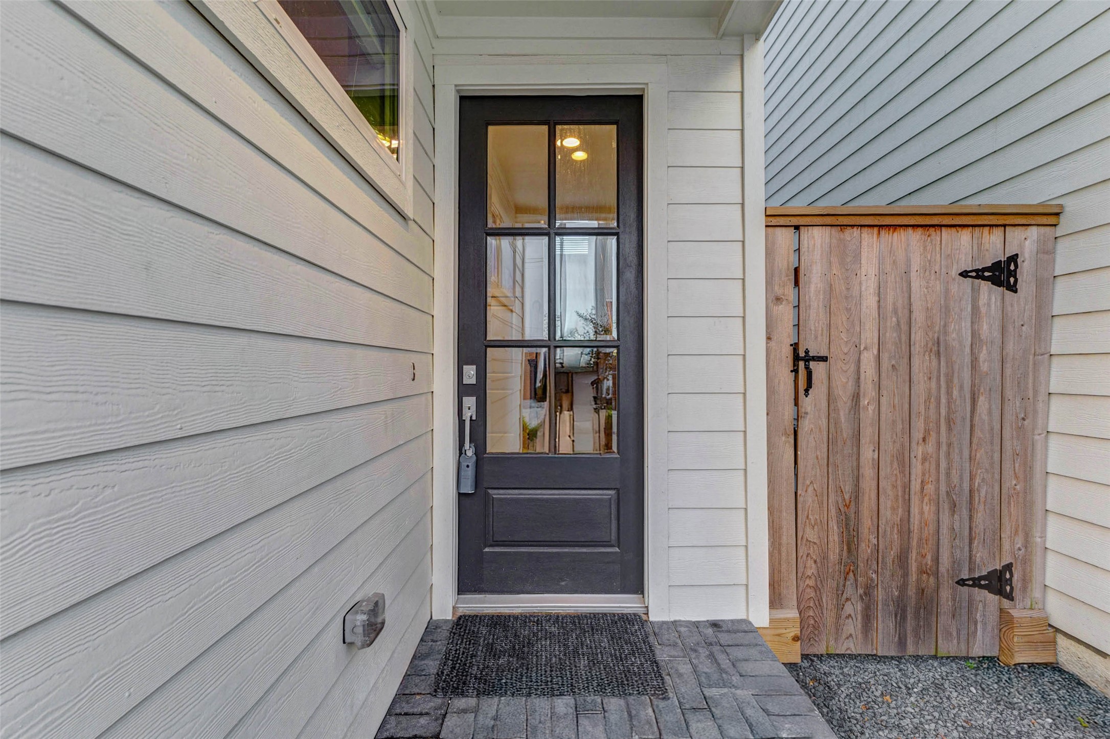 6313 Nelson Falls Lane Houston, TX 77008 - Photo 3 of 34 a view of front door and stairs