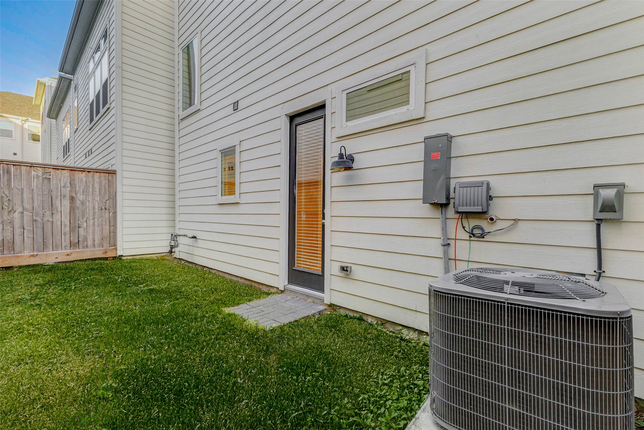 6313 Nelson Falls Lane Houston, TX 77008 - Photo 31 of 34 a view of a house with a yard