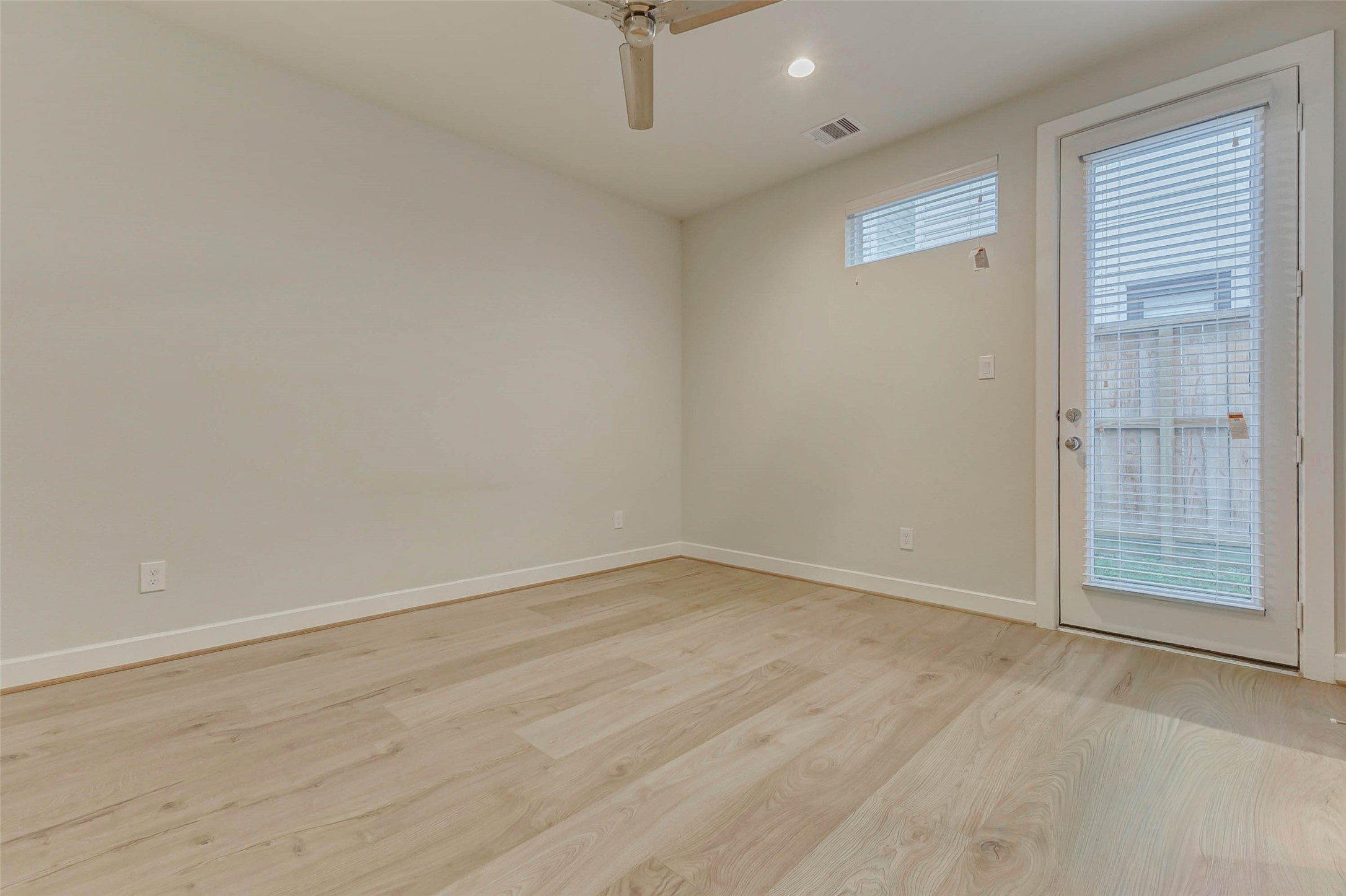 6313 Nelson Falls Lane Houston, TX 77008 - Photo 5 of 34 a view of an empty room with a window