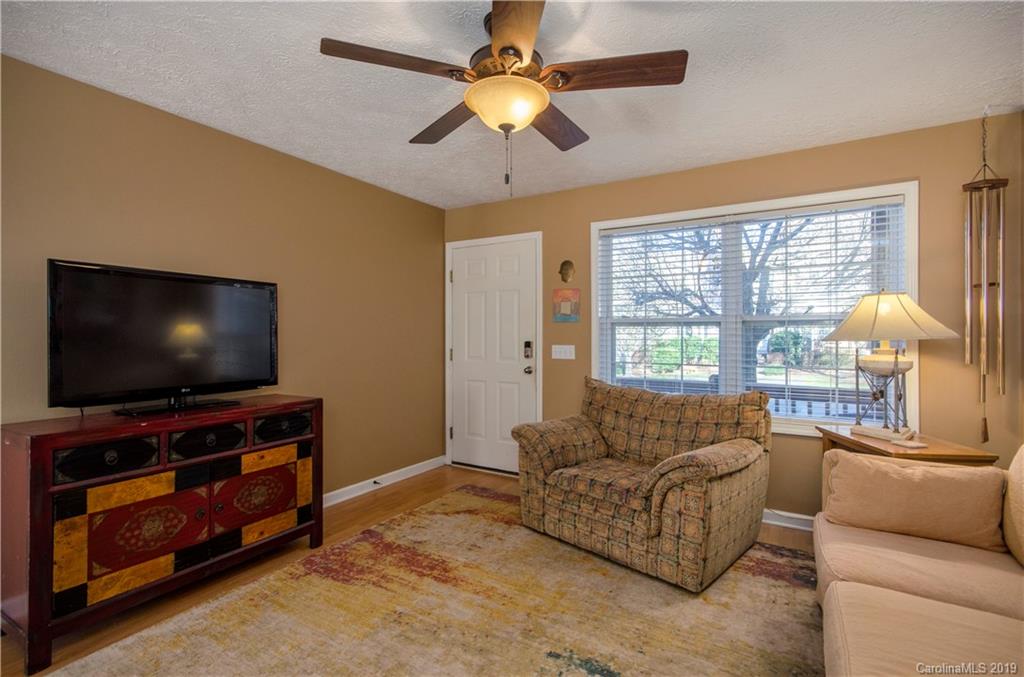 209 Pembrook Road Swannanoa, NC 28778 - Photo 5 of 18 Gallery Image 5