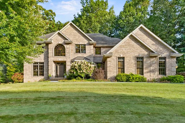 $874,900 | 4327 Hilton Head Drive, Oneida, WI 54155