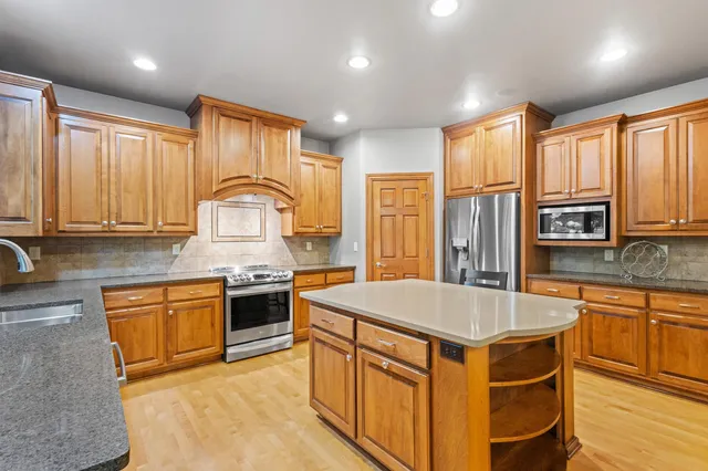 $874,900 | 4327 Hilton Head Drive, Oneida, WI 54155