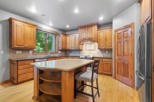 $874,900 | 4327 Hilton Head Drive, Oneida, WI 54155